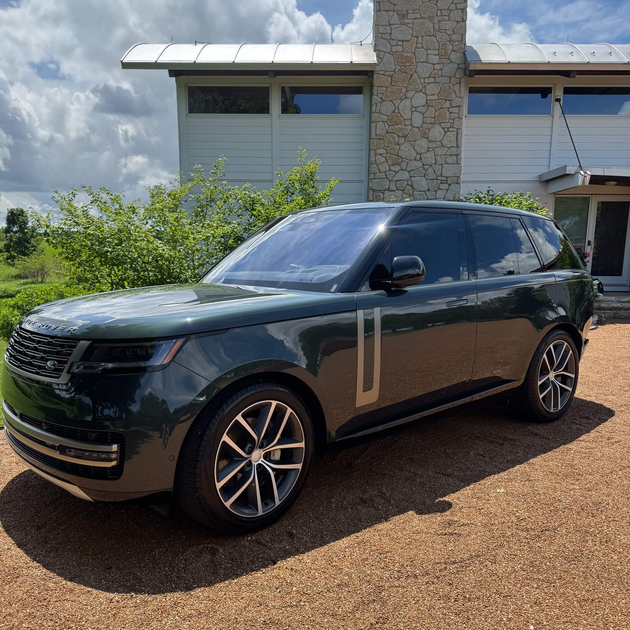 A Mobile Detail & Wax on a Range Rover — Done Right at the Owner's Door
